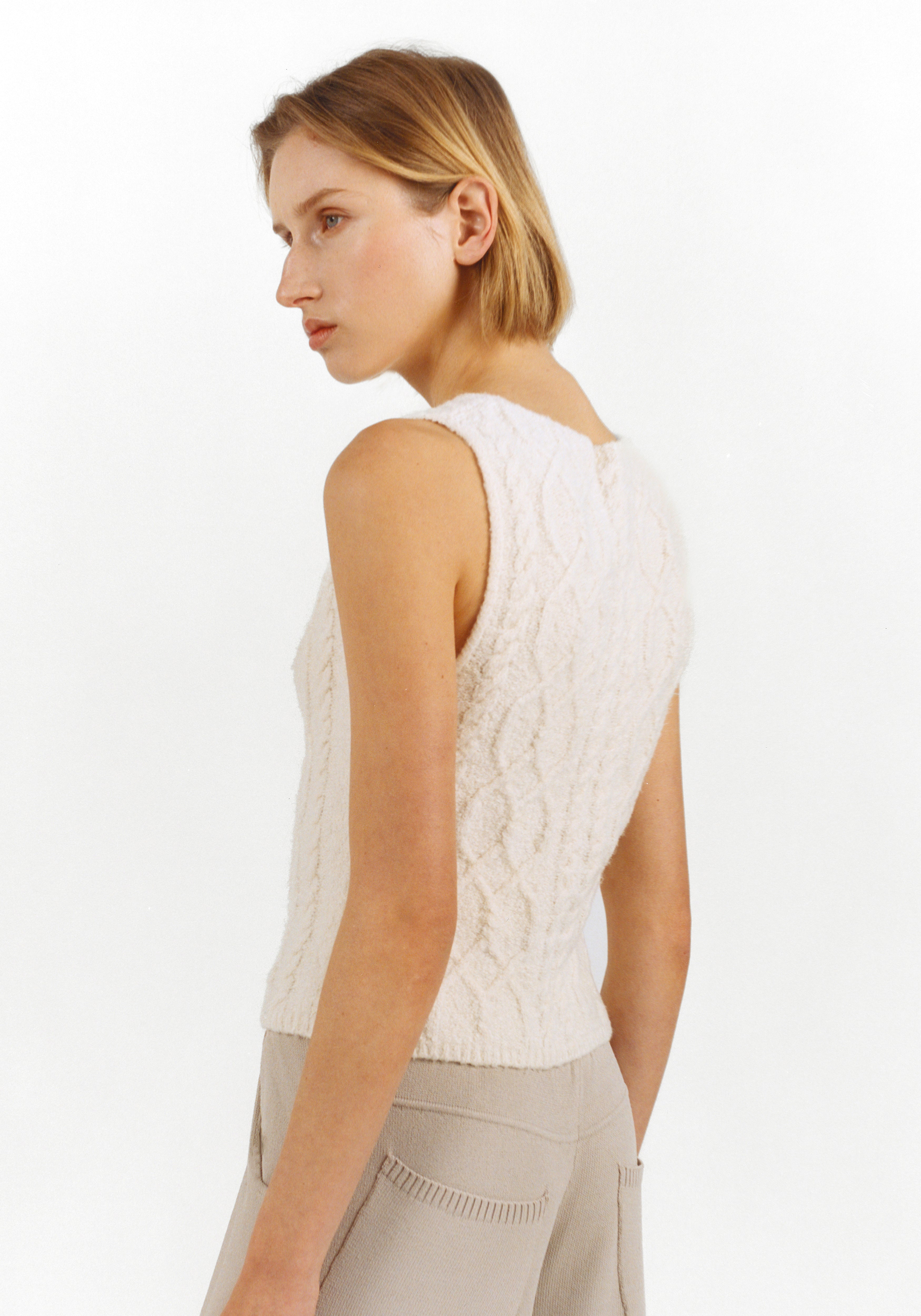 Vest Soft Cotton Luxury Design Cable Knitwear